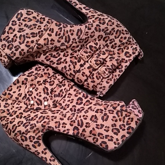 Tops - Picture 6 of 8